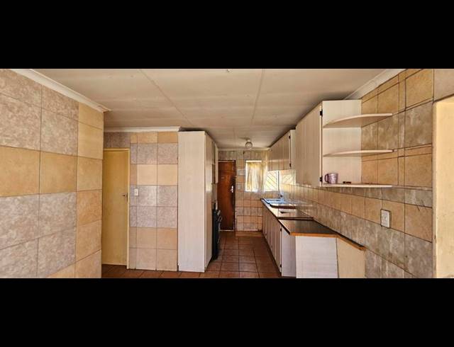 4 BEDROOM HOUSE FOR SALE IN LOTUS GARDENS